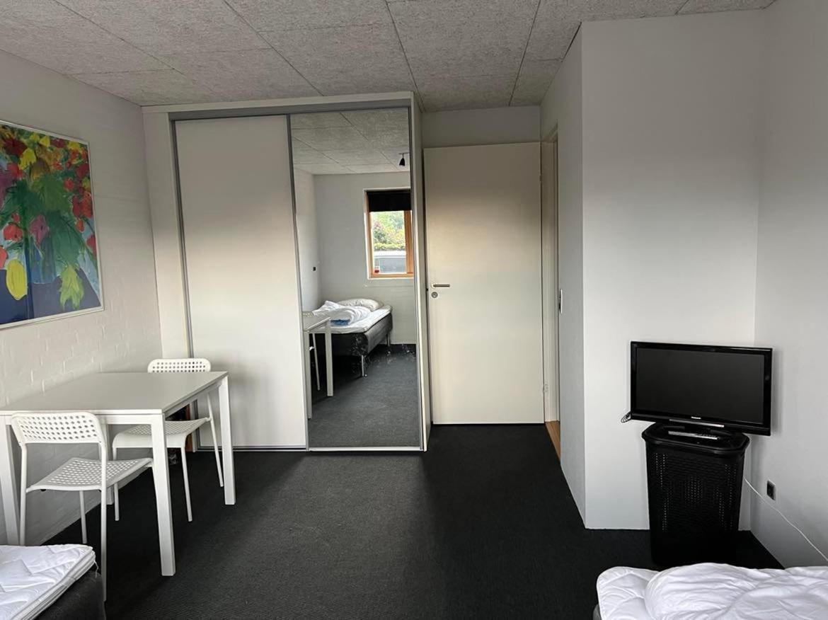 Ebbesens Bed And Bath - Two Double Rooms Хернинг Экстерьер фото